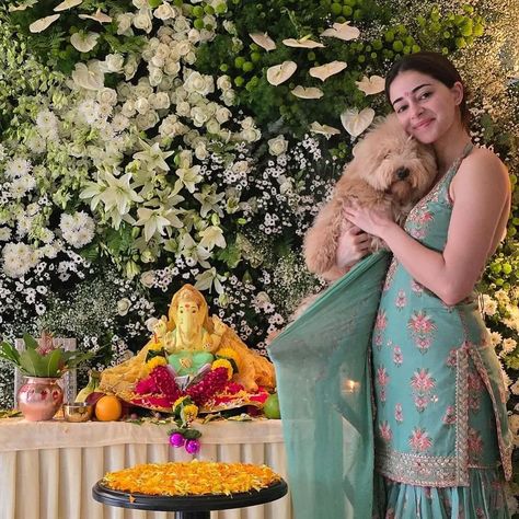 Panday Parivaar celebrating the auspicious Ganesh Chaturthi their way 🙏🏻✨ So wholesome ❤️ Even Mama is missing little Rysa here 🥹 [Ananya panday, Bhavana pandey, Chunky panday, Bollywood updates, Bollywood fans, Bollywood gossip, Bollywood actor, mamaraazzi] Rysa Panday, Ananya Panday, Bollywood Updates, Bollywood Gossip, Ganesh Chaturthi, Bollywood Actors, Creative Jewelry, Traditional Outfits, Actors