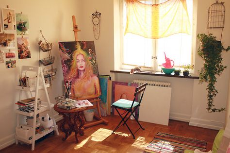 This is doable..right? An art studio with minimal stuff in a small room. Art Studio Apartment, Studio Seni, Painting Corner, Small Art Studio, Studio Apartment Design, Art Studio Space, Art Studio Organization, Art Studio Room, Art Studio Design