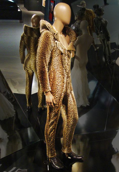 Jean Paul Gaultier for The Fifth Element Element Costume, Ruby Rhod, Fifth Element Costume, 5th Element, Film Costumes, Outfit Reference, The Fifth Element, Leopard Fashion, Event Activities