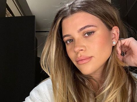 Book a Salon Appointment ASAP: Celeb Hairstylists Share Fall’s Prettiest Hair Colors — Vogue Sofia Richie Hair, Pregnancy Hairstyles, Trendy We Fryzurach, Holly Golightly, Champagne Blonde, Beige Blonde, Vogue Spain, Sofia Richie, Fresh Hair