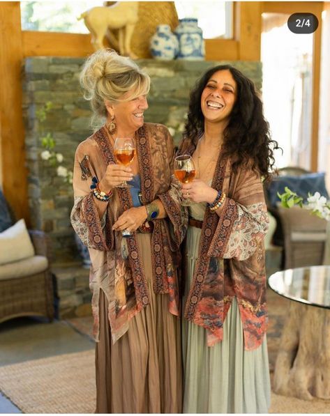 Boho Clothing For Older Women Over 50, Boho Clothes For Older Women, Boho Clothing Patterns, Advanced Style Boho, Boho Grandma, Goddess Wear, Pirate Crew, Fashion Hippie, Mother Of Bride Outfits