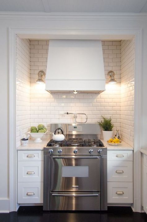 Nate Berkus, Kitchen Hoods, White Kitchens, Bathroom Color, Dream Kitchens, Kitchen Redo, Kitchen Reno, White Cabinets, Beautiful Kitchens