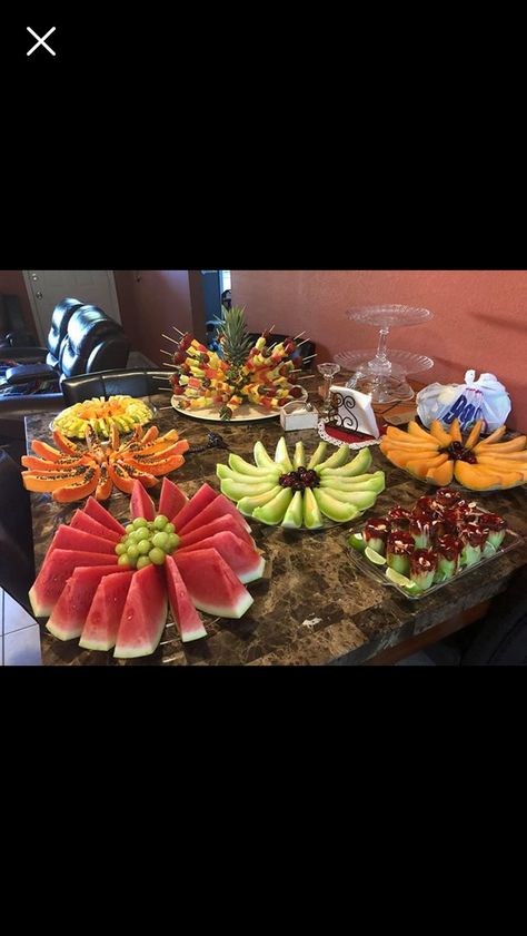 Fruit Table Ideas, Fruit Display Wedding, Fruit Tables, Edible Fruit Arrangements, Fruit Buffet, Fruit Creations, Fruit Platter Designs, Decorações Com Comidas, Amazing Food Decoration