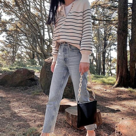 Sézane Leontine Sweater #adawearsclothes #Sezane #Leontine #Jeans #Shoulderbag #stripes #sweater Sezane Leontine, Striped Sweater Outfit, Stripes Sweater, Fall Layering, Fall Layers, Light Weight Sweater, Sweater Weather, Stripe Sweater, Ripped Jean