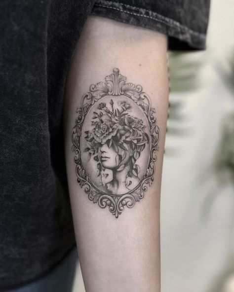 Women And Flowers Tattoo, Frame Tattoos For Women, Frames Tattoo Design, Flower Frame Tattoo Design, Mirror Flower Tattoo, Gold Frame Tattoo, Old Picture Frame Tattoo, Framed Tattoo Design, Old Frame Tattoo