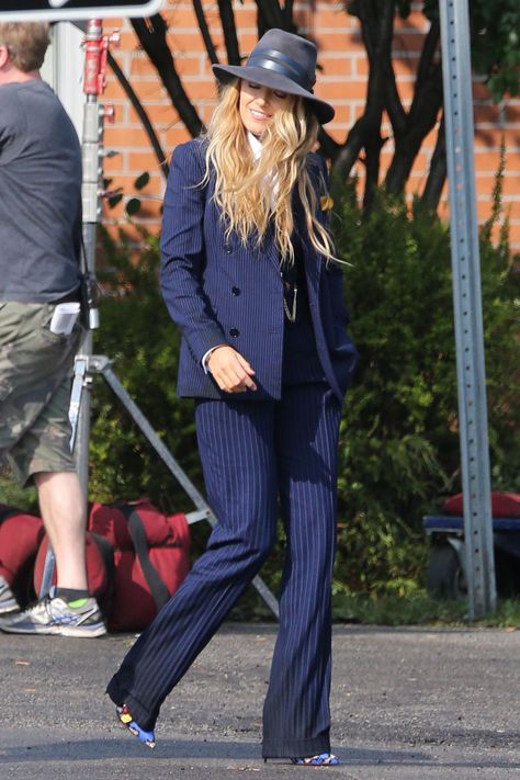 Blake Lively Suit, A Simple Favour, Eye Makeup Red Dress, Blake Lively Outfits, Simple Favor, Style Icons Women, Icons Women, Blake Lively Style, Women In Suits