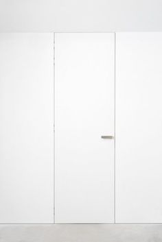 Frameless door Frameless Doors Interior, Floor To Ceiling Doors, Frameless Doors, Invisible Doors, Frameless Door, Soft Minimalism, Door Interior, Flush Doors, Arched Doors