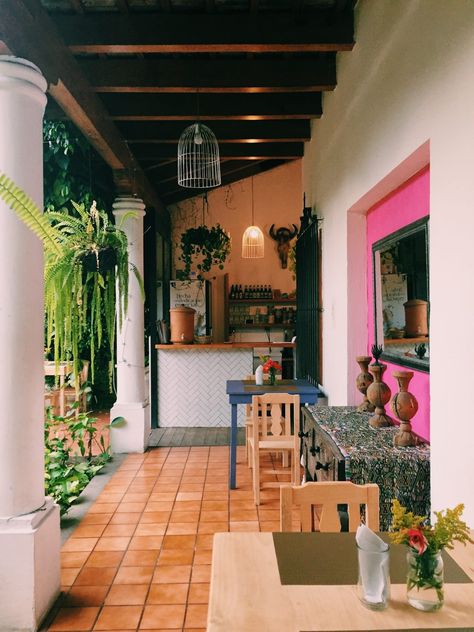 Guatemala Travel, Casas Coloniales, Garden Cafe, Island Art, Spanish House, Courtyard Garden, Colorful Garden, Travel Inspo, America Travel