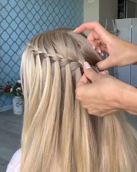 Down Homecoming Hairstyles, Waterfall Braid Hairstyle, Girl Hairdos, Hair Style Vedio, Easy Hairstyles For Thick Hair, Hair Braid Videos, Hair Tips Video, Waterfall Braid, Hair Homecoming