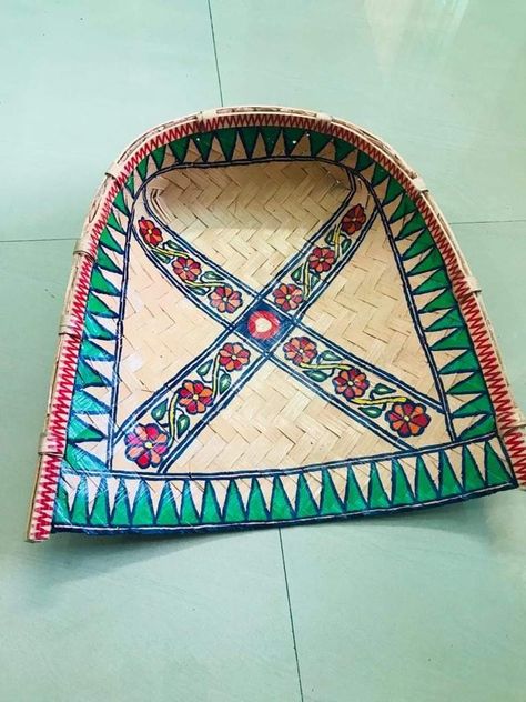 Soop Painting Ideas, Kulo Art, Basket Painting, Acrylic Paint Bottles, Paint Bottles, Mithila Painting, Happy Holi Images, Thali Decoration, Pots Diy