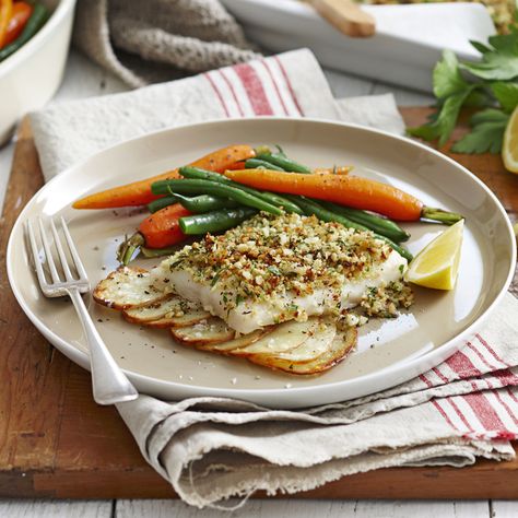 Baked fish with macadamia herb crust Steamed Baby Carrots, Crusted Fish, Fish Recipes Baked, Carrots And Green Beans, Ww Recipe, Red Skin Potatoes, Hearty Dinner Recipes, Hearty Dinner, Baked Fish