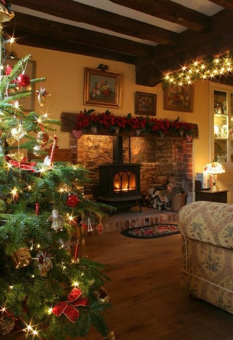 Festive Wood Burning Stove Decoration Ideas for the Holidays Christmas Fireplace Decor, Cosy Christmas, Cottage Christmas, Christmas Living Rooms, Christmas Fireplace, Noel Christmas, Fireplace Decor, Country Christmas, Cozy Christmas