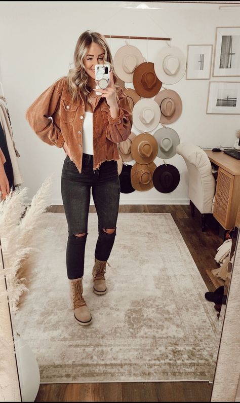 Cute Fall Inspired Outfits, Fall Layering Outfits Women, Fall Outfits Tennessee, Nashville Inspired Outfits Winter, Plaid Winter Outfits For Women, 68 Degree Weather Outfit Work, Boho In Winter Outfit, Fall Outting Outfits, Call Outfits 2023 Casual