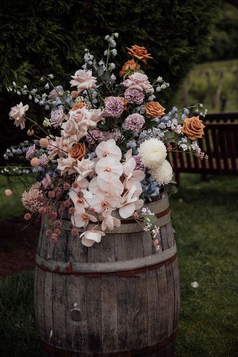 Wine Barrel Wedding Flowers, Wine Barrels Wedding, Barrel Wedding Cake, Barrels Wedding, Wine Barrel Wedding, Barrel Flowers, Romantic Wine, Barrel Wedding, Wine Barrels