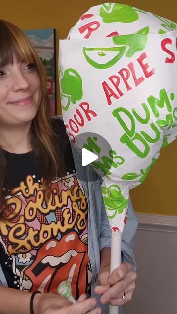 Grace Baldwin on Instagram: "DIY Giant Dum-Dums Sucker  #diy #diyhalloween #diydecor #giantcandy #handmadedecor #artist #giantddecor #maximalist #crafttutorial #halloweendecor" Diy Dum Dum Bouquet Lollipop Tree, Giant Food Props Diy, Diy Giant Gumball Machine, Diy Food Decor, Giant Cupcake Decoration Diy, Giant Candy Diy, Giant Sweets, Cupcakes Decoration Diy, Candy Decorations Diy