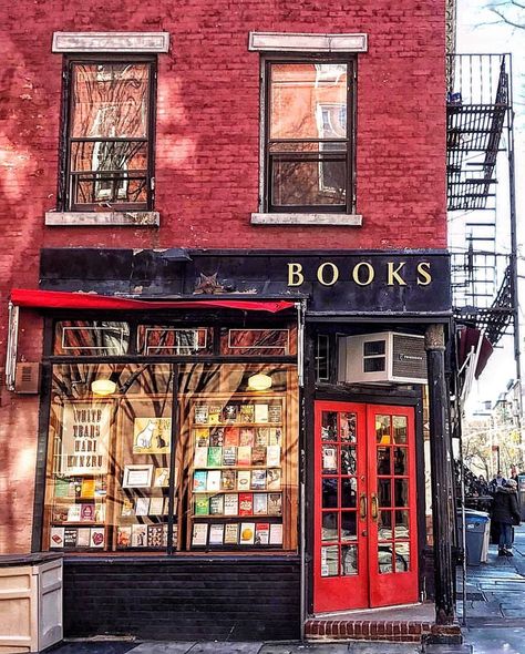 New York Bookstore, Strand Bookstore, Reading Inspiration, Independent Bookstore, Iconic New York, New York Logo, Book Stores, Places In New York, Job Career