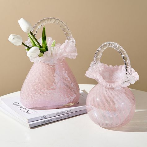 This handmade crystal handbag vase is the perfect accent for any room. The unique pink glass gives this one-of-a-kind item an elegant and creative look that will surely stand out and become a conversation piece. An excellent choice for displaying flowers or plants, it will add a girly touch to your home. Material: Glass Pink Girly Decor, Pink Stuff To Buy, Kawaii Vase, Crystalized Flowers, Crystal Decor Ideas, Kawaii Gift Ideas, Handbag Vase, Pink Backround, Kawaii Home Decor