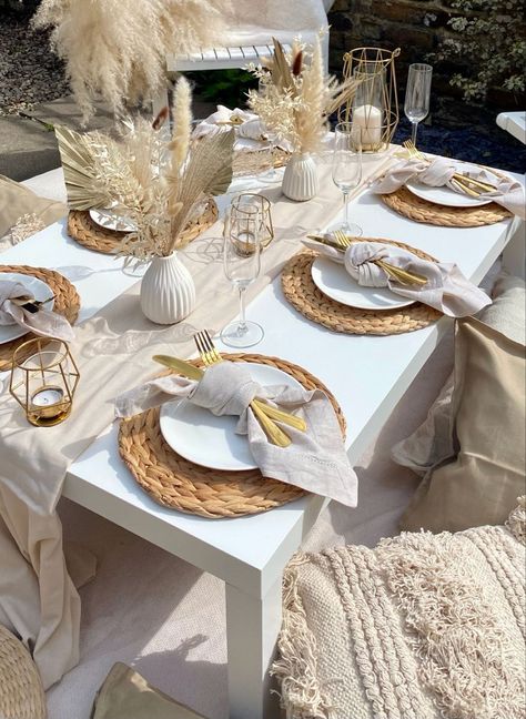 Easy Thanksgiving Table Decor, Thanksgiving Table Decor Ideas, Fall Feast, Dinner Party Table Settings, Fashion Outfits Dresses, Boho Birthday Party, Tea Party Table, Thanksgiving Table Decor, Tafel Decor