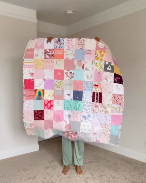 What to do with old baby clothes 👶 | clothing, infant | This is an amazing way to keep those memories forever 🥺👶 | By Tyla Blanket From Old Clothes, Old Baby Clothes Ideas, Patch Work Quilt, Baby Clothes Blanket, Old Baby Clothes, Baby Clothes Quilt, 2025 Goals, Baby Mattress, Quick Quilt