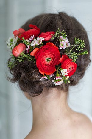 Barn Wedding Inspiration, Wedding Hairstyles And Makeup, Flower Crown Hairstyle, Boda Mexicana, Flowers In Her Hair, Wedding Hair Flowers, Hair Flowers, Flower Headpiece, Bridal Updo