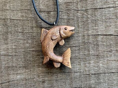 Fish Carvings Wood, Wood Carved Pendants, Wood Carving Jewelry, Wood Jewerly, Fish Wood Carving, Carved Wooden Animals, Cabin Crafts, Hand Carved Walking Sticks, Wood Yard Art