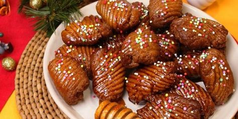 Turdilli Calabresi Recipe, Italian Wine Cookies, Italian Wine Cookies Recipe, Turdilli Recipe, Easy Zeppole Recipe, Calabrese Recipes, Struffoli Recipe, Italian Christmas Desserts, Italian Holiday Cookies