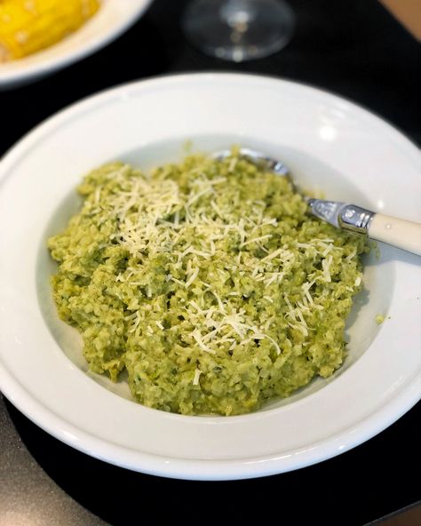 Made with riced broccoli and cauliflower this take on creamy risotto is much lighter than your traditional risotto. INGREDIENTS (serves 5): PREPARATIONS: Prepare pesto by adding the basil, garlic, Parmesan cheese, salt, pepper, lemon juice, lemon zest and 20/20 powder to a food processor or blender and pureeing. Once pureed, scrape the sides of the … F Factor Recipes, Healthy Nuggets, Cauliflower Pesto, Traditional Risotto, 310 Recipes, Riced Broccoli, Factor Recipes, Pesto Risotto, Creamy Risotto