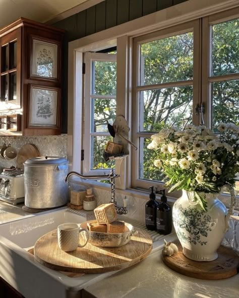 Cook At Home Aesthetic, Cottage Homes Decor, Feminine House Aesthetic, Home Cooking Aesthetic, Feminine Kitchen, Homebody Aesthetic, Nature Homes, Casa Country, Nancy Meyers