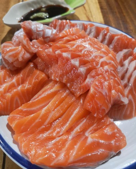 Raw Salmon Aesthetic, Salmon Sashimi Aesthetic, Sashimi Aesthetic, Dream Fridge, Raw Salmon, Vegetable Snacks, Cooking Ingredients, I Love Anime, Food Obsession