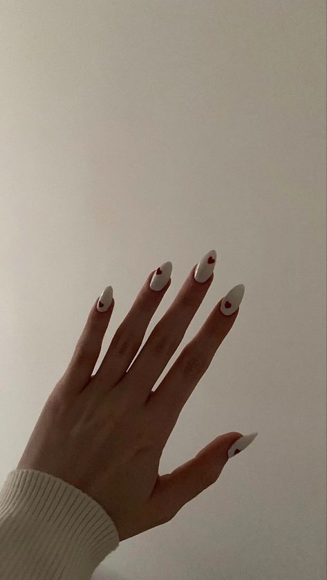 Trendy Nails Red And White, White Nails With Red Heart Acrylic, White Nails With Simple Designs, White And Red Nails Acrylic, Red Nails White Heart, White Nails With A Heart, Red White Nails Design, Red And White Nails Design, Red And White Nails Short