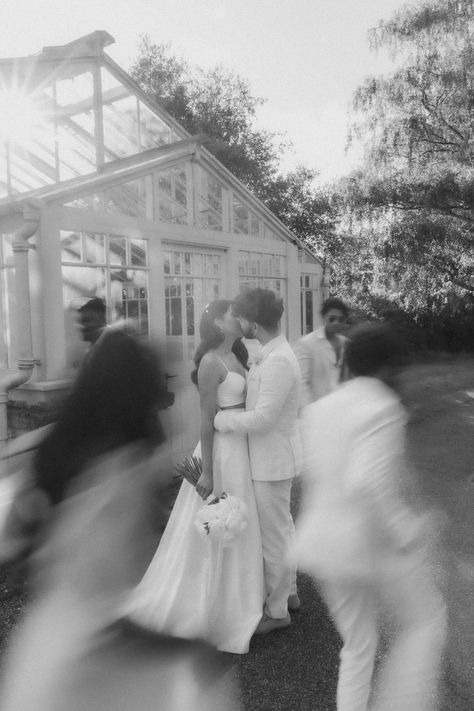 Love in motion, wedding photo ideas, couple portraits Couple Motion Photography, Motion Blur Family Photos, Motion Blur Couple Photography, Motion Blur Wedding Photos, Wedding Photography Movement, Wedding Black And White Photography, Blurred Photoshoot, Motion Wedding Photography, Blurred Wedding Photography