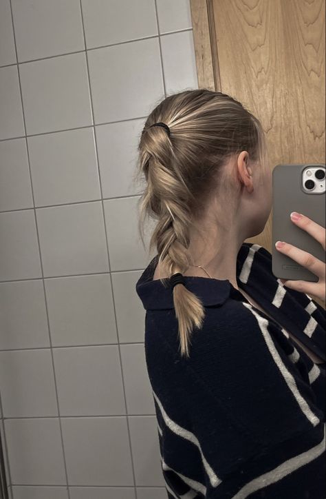 comfy chic laidback hairstyles braided ponytail Short Braided Ponytail, Athletic Ponytail, Braid Short Hair, Short Hair Braided, Running Late Hairstyles, Natural Hair Maintenance, Short Locks, Ponytail Braid, Chic Ponytail