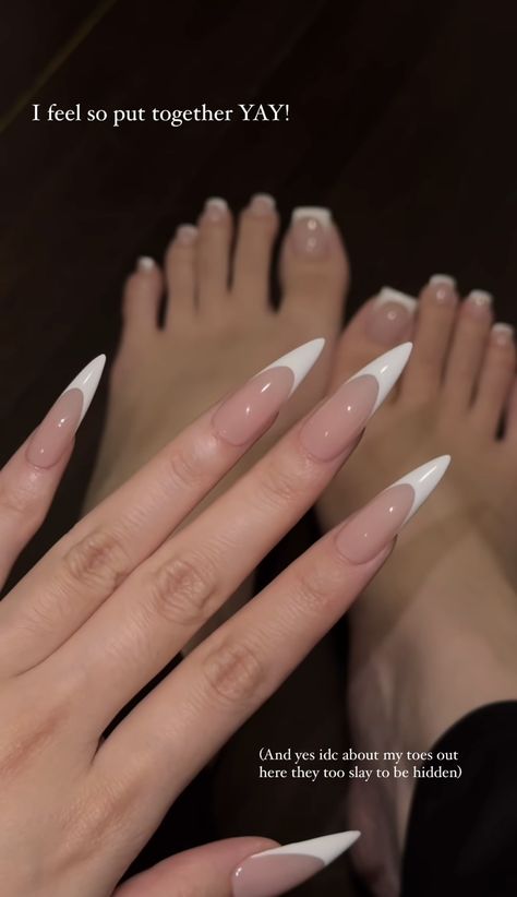 Simple Nails Pointy, French Manicure Stilleto, Staleto Nails Short Almond, White French Tip Stilleto Nails, White French Tips Almond Nails, Frosted Tip Nails, Acrylic Layover Nails, Long Wedding Nails For Bride, King Kylie Nails