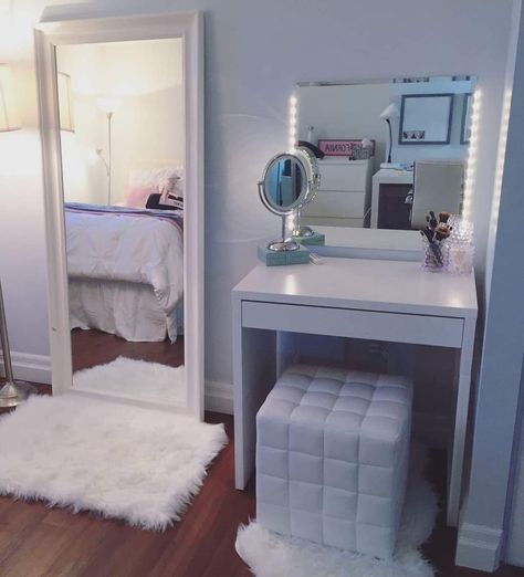 Ikea Makeup Table Ideas, Ikea Make Up Station, Small Vanity Desk Ideas Bedroom, Mini Makeup Table, Small Makeup Table Ideas, Ikea Micke Vanity, Vanity Small Room, Room Vanity Ideas Small Spaces, Mini Vanity Small Spaces Bedroom