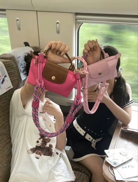 Pink Longchamp Bag, Mini Longchamp Bag, Longchamp Pouch, Pink Bags Outfit, Longchamp Bag Outfit, Longchamp Le Pliage Mini, Longchamp Mini Le Pliage, Bag Longchamp, Longchamp Mini