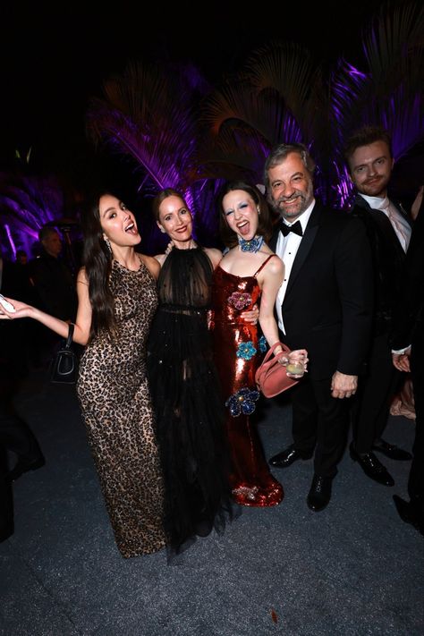 @oliviarodrigo @lesliemann @irisapatow @juddapatow @finneas on ig Olivia Rodrigo Photos, Iris Apatow, Mark Foster, Judd Apatow, Leslie Mann, Perfect Ten, Taylor Swift Funny, Oscar Party, Vanity Fair Oscar Party