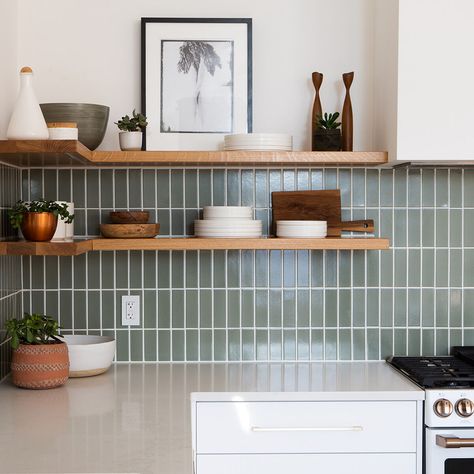 Home Decor Aesthetic, 아파트 인테리어, Kitchen Inspiration Design, Kitchen Tile, Kitchen Tiles Backsplash, Kitchen Diner, Tiny Kitchen, Decor Aesthetic, Green Kitchen