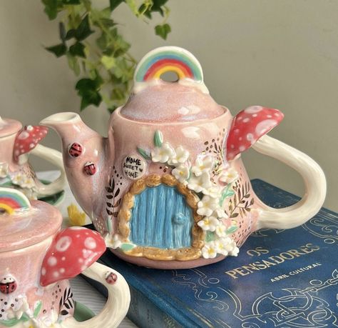 Affordable Aesthetic, Sculpture Art Clay, Pretty Mugs, Clay Crafts Air Dry, Pottery Crafts, Teapots And Cups, Ceramics Pottery Art, Cute Kitchen, Clay Art Projects