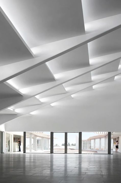 Daylighting · A collection curated by Divisare Contemporary Ceiling Design, Architecture Ceiling, Blitz Design, Roof Ceiling, House Ceiling Design, Ceiling Design Modern, Roof Architecture, False Ceiling Design, Roof Light