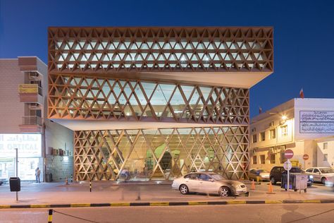 The Khalifeyah Library was one of the first public libraries in Bahrain when it opened in 2016. #dwell #modernlibrarydesign #moderndesign Library Design Architecture, Library Japan, Public Library Architecture, Iwan Baan, Public Library Design, Library Architecture, Modern Library, Architecture Concept, Modern Architecture House