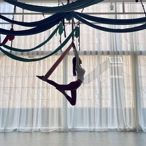 Ariel Silks Aesthetic, Wonyoung Pilates, Flying Yoga, Wonyoung Lq, Yoga Aesthetic, Aerial Acrobatics, Pilates Body, Yoga Tutorial, Ive Wonyoung