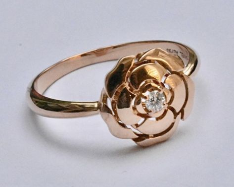 https://www.luxyvint.com/collections/rings/products/chanel-camelia-diamond-ring-18k Chanel Camelia Ring, Camelia Flower, Gold Thumb Rings, Chanel Flower, Chanel Ring, Flower Diamond Ring, Chanel Camellia, Diamond Ring Set, Kpop Style