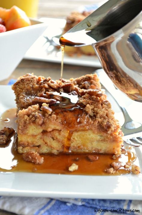 French Toast Casserole with Cinnamon Pecan Streusel - Kitchen Concoctions Breakfast Bake Recipes, Bed And Breakfast Recipes, Pecan French Toast, Make Ahead French Toast, French Toast Brunch, Caramel Apple Cheesecake Bars, Cinnamon Roll French, Baked French Toast Casserole, Cinnamon Roll French Toast