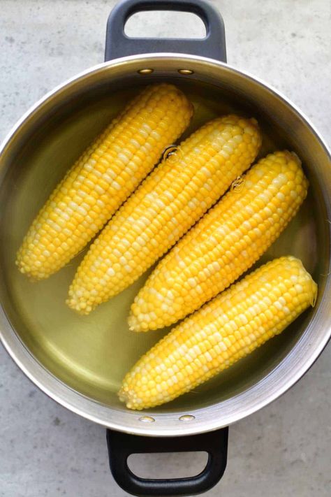 Wondering how long to boil corn on the cob? We've got you covered with this classic boiled corn on the cob recipe. Serve hot with lots of butter and salt. Boil Corn On The Cob, Boil Sweet Corn, Cooking Sweet Corn, Corn In The Oven, Oven Roasted Corn, Boiled Corn, How To Cook Corn, Boiled Food, Southern Kitchens