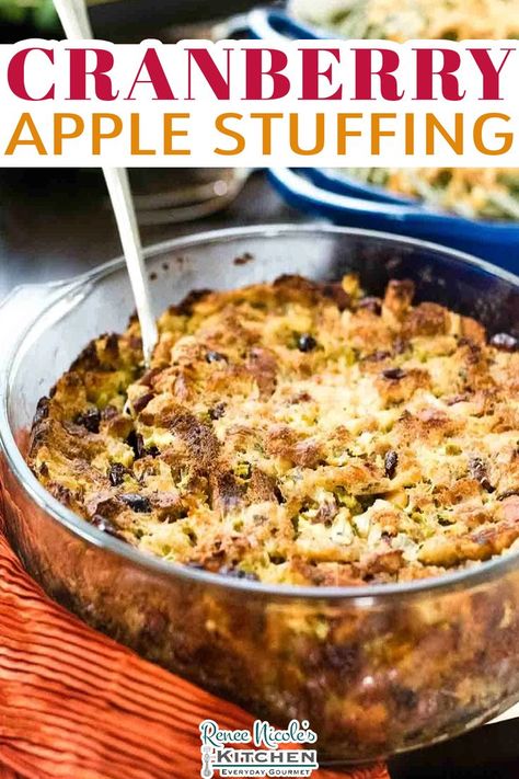 A little sweet and a little tangy, this Cranberry Apple Stuffing is the perfect addition to your Thanksgiving table. Bake in a casserole dish or use this dressing to stuff your turkey. Either way, this is a side dish the entire family will love! When it comes to Thanksgiving dinner must-haves, a good stuffing is very close to the top of my list. | @RNsKitchen #tahnksgivingstuffing #thanksgivingsides #thanksgivingdinnermenu #cranberrystuffing Cranberry Apple Stuffing, Fruit Stuffing, Traditional Stuffing Recipe, Thanksgiving Menu Recipes, Thanksgiving Cranberry, Apple Stuffing, Best Stuffing, Cranberry Thanksgiving, Thanksgiving Potluck