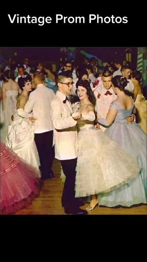 1950s Prom, Zombie Prom, 50s Prom, High School Prom, Formal Dance, Look Retro, People Dancing, Vintage Prom, Photo Vintage