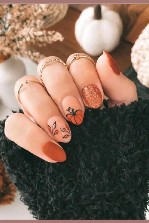 Fall Almond Nails, Pumpkin Nail Designs, Pumpkin Nail Art, Nail Art Halloween, Simple Fall Nails, Halloween Acrylic Nails, Fall Gel Nails, Pumpkin Nails, Cute Nails For Fall