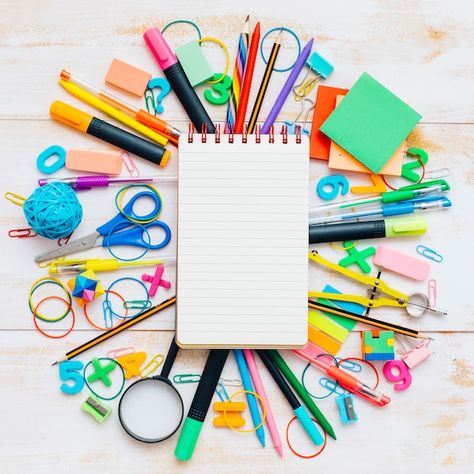 Free photo notebook with school objects ... | Free Photo #Freepik #freephoto #school-stationery #school-supplies #blackboard #class-board School Objects, Cricut Birthday Cards, School Background, Creative Notebooks, Cricut Birthday, Marketing Planner, Diy Resin Art, Wooden Desk, Writing Pad