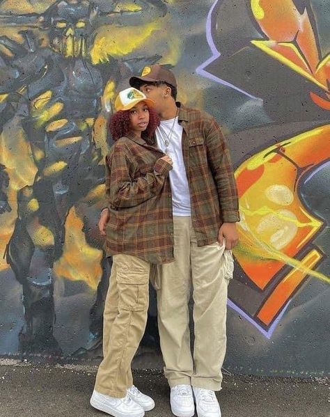 Color Coordinated Outfits For Couples, Outfit Inspo Flannel, Couple Outfits Streetwear, Couples Streetwear, Couple Streetwear, Couple Outfits Matching, Streetwear Couple, Flannel Shirt Outfit, Couple Matching Outfits