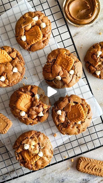 88K views · 10K likes | Arushi Hasija | Mills & Buns on Instagram: "🍪 BISCOFF WHITE CHOCOLATE COOKIES 🍪

This has to be my most favourite cookie recipe I’ve ever made 😍😍

I’m obsessed with all things #biscoff and these cookies are TOO good! I also put frozen dollops of biscoff spread to each of the cookies to get that melty pool of biscoff 🤤 

If you also love biscoff as much as I do, you should make this recipe NOW ♥️

Ingredients-
100g melted butter
150g brown sugar
50g caster sugar
1 egg/flax egg (1 tbsp flaxmeal + 3 tbsp water) 
1 teaspoon vanilla extract 
210g flour
1/2 teaspoon baking powder 
1/2 teaspoon baking soda
1/2 cup white chocolate chips/chunks
1/4 cup crushed biscoff biscuits
Dollops of frozen biscoff spread, for the centre

Procedure-
1. Whisk together the melted butt Biscoff Biscuit Recipes, Biscoff Chocolate Chip Cookies, Choco Chip Cookies, Biscoff Biscuits, Biscoff Spread, Biscoff Cookies, White Chocolate Cookies, Favorite Cookie Recipe, Flax Egg